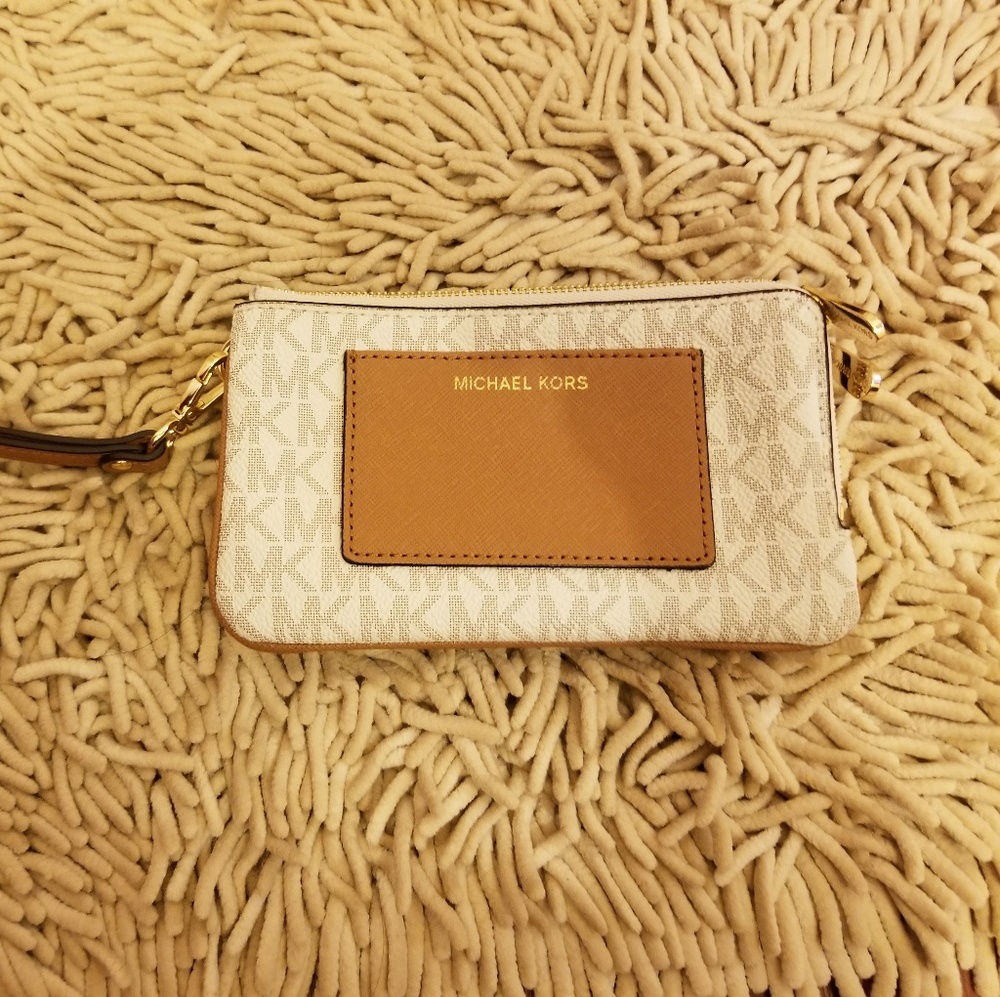 michael kors wristlet